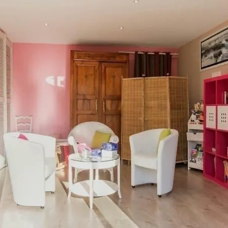 Nyaraló House Les Camelias